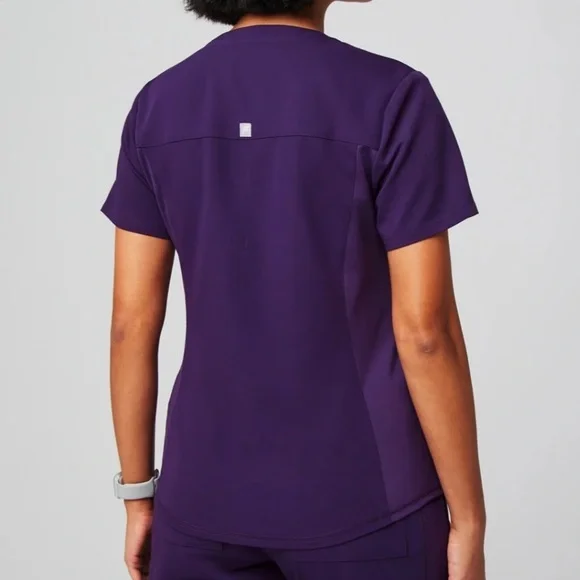 NWT, Fabletics, Method Flex 2-Pocket Scrub Top, Açaí, XS - Picture 2 of 6